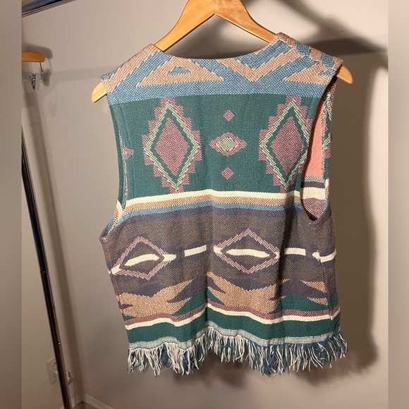 Woven Wool Vest in Pastel Geometric Design - Picture 5 of 6